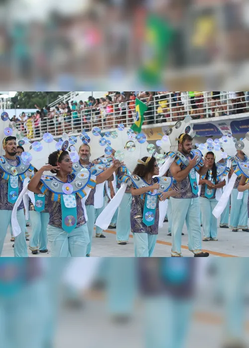 Imagem ilustrativa da imagem Mistura de ritmos, sons e cores no último dia de desfile das escolas