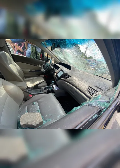 Imagem ilustrativa da imagem "Achei que ele ia atirar em mim", diz professor que teve carro cercado na Leitão da Silva