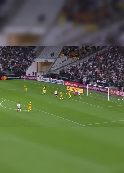 Imagem ilustrativa da imagem Torcedores do Corinthians protestam contra diretoria e Andrés Sanchez