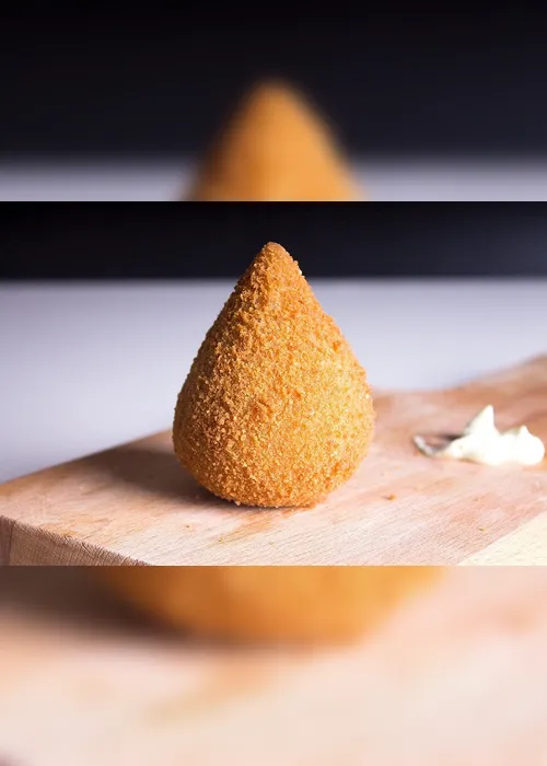 Imagem ilustrativa da imagem Jovem diz ter sofrido queimaduras após coxinha explodir