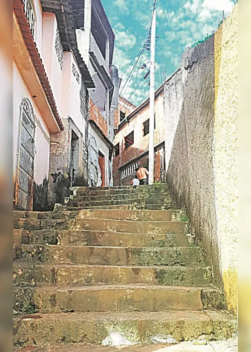 Imagem ilustrativa da imagem Escadaria sem corrimão