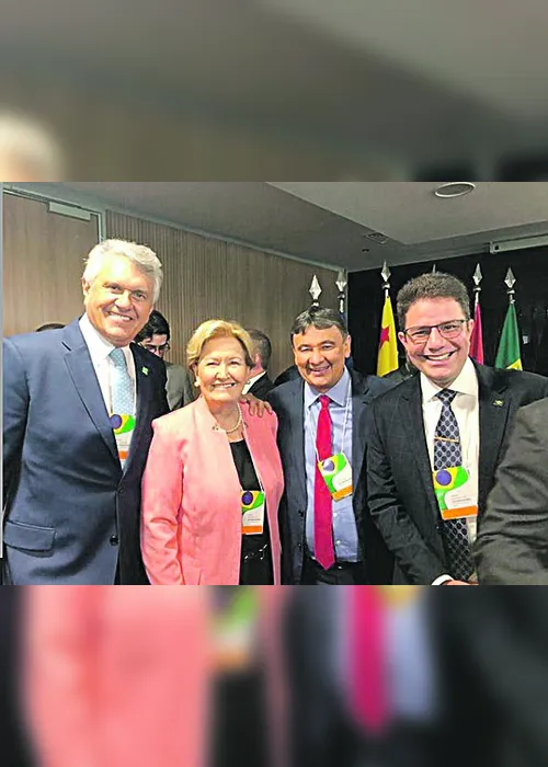 Imagem ilustrativa da imagem Guedes no papel de bombeiro em reunião