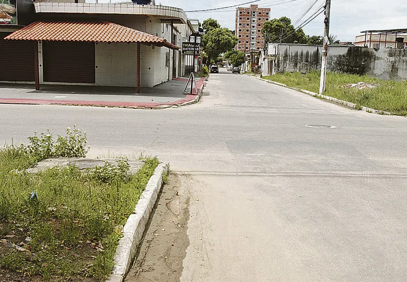 Cruzamento da rua Guaraná com a rua Brejetuba, no bairro Rio Marinho