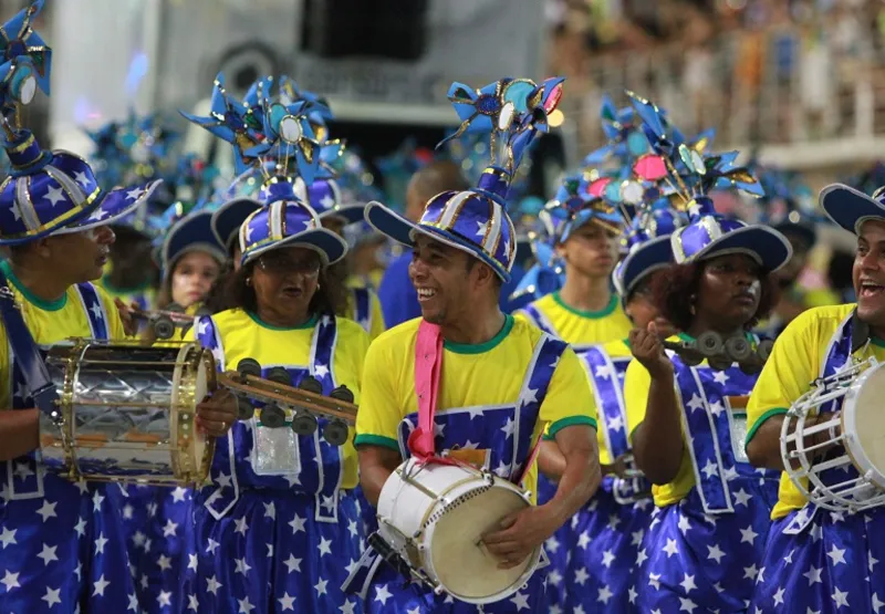 Bateria da Novo Império no desfile do Carnaval de Vitória 2020