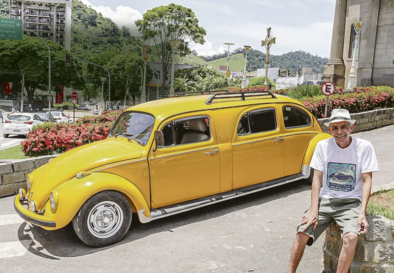 Lanterneiro José Lúcio Fazollo comprou veículo por R$ 2,8 mil, fez a transformação e  ganha dinheiro com casamentos e aniversários em Castelo