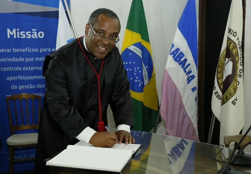 Luis Henrique Anastácio da Silva toma posse como procurador-geral do Ministério Público de Contas