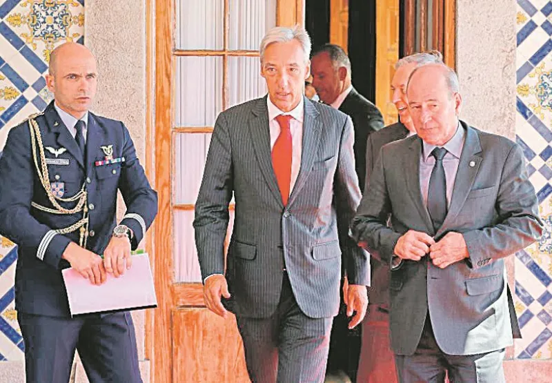 O ministro Fernando Azevedo e Silva (à direita) recebeu o ministro da Defesa de Portugal, João Cravinho.