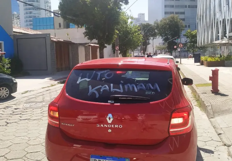 Motoristas de aplicativo fazem protesto após assassinato de colega
