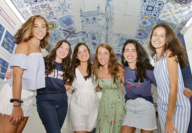 Amigas Ana, Natália, Victória, Sarah,  Eduarda e Clara foram aprovadas da Universidade Federal do Espírito Santo  