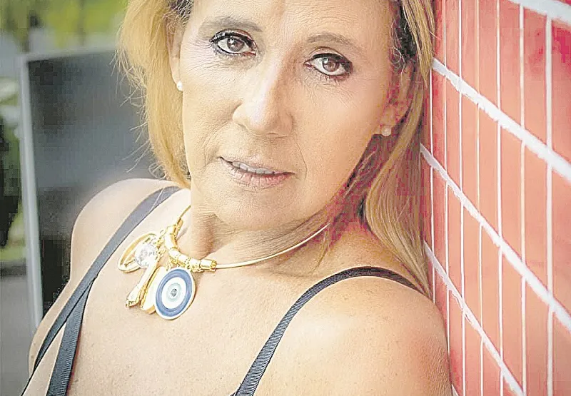 Ex-chacrete, Rita vai representar a capixaba e artista Luz Del Fuego na escola Chega Mais. Rita já fez sucesso encenando nos teatros a artista