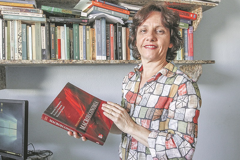 Arilda Teixeira alertou para o risco de superendividamento com a nova modalidade de consignado pelo FGTS (Foto: Antonio Moreira/ Arquivo AT/ 12/07/2016)