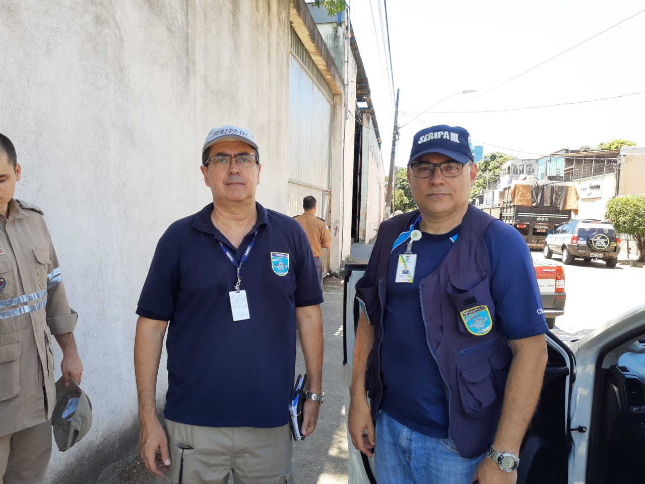 Técnicos do Cenipa iniciaram trabalho de investigação. Coronel Jeferson (esquerda) disse que avião não tem caixa preta (Foto: Roberta Bourguignon)