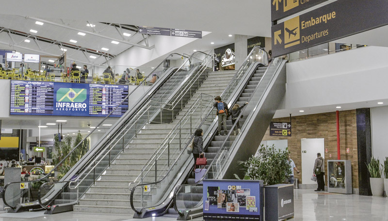 Aeroporto de Vitória é um dos locais de trabalho dos contratados pela ASeB, da multinacional suíça Zurich (Foto: Beto Morais — 13/06/2018)