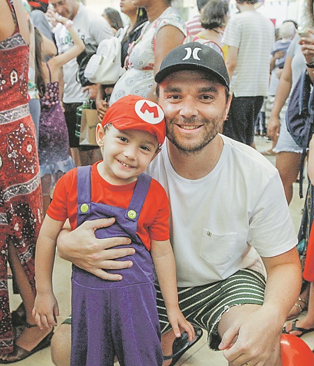 O advogado Raul Dutra com o filho João Guilherme (Foto: Fábio Nunes/ AT/ 24/02/2020)