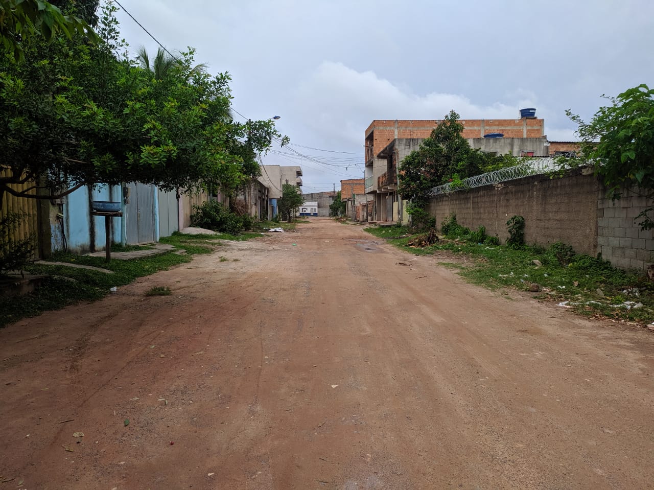 Rua onde jovens foram baleados em Riviera da Barra, Vila Velha (Foto: Júlia Afonso)