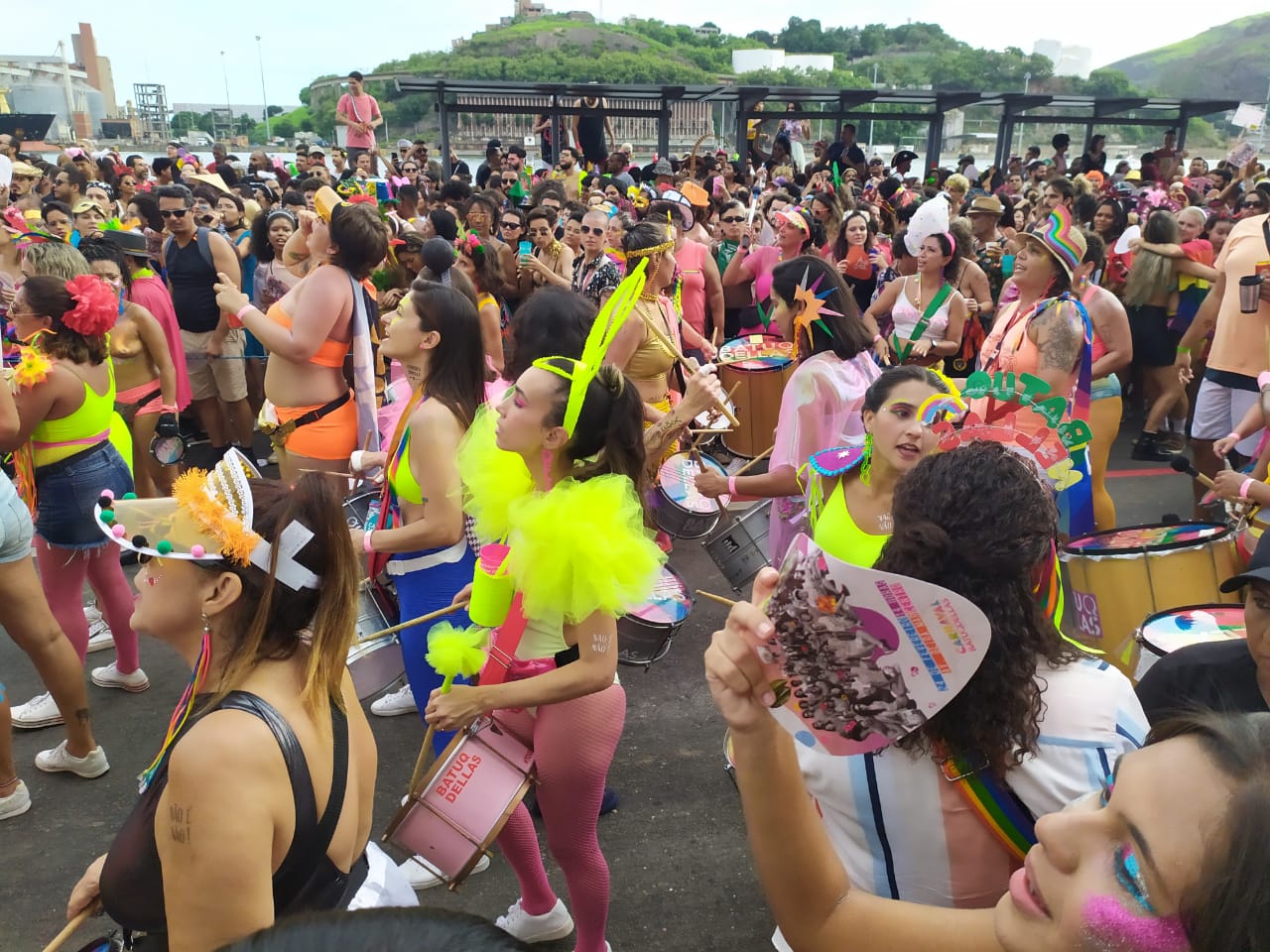 Bloco BatuQdellas é composto exclusivamente por mulheres (Foto: Henrique Montovanelli)