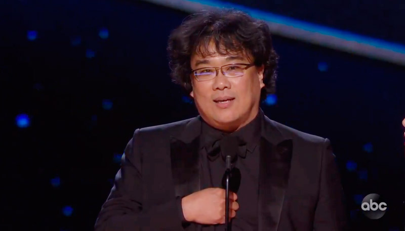 O diretor sul-coreano Bong Joon Ho derrotou seus ídolos - Tarantino, Scorsese e Sam Mendes - com o seu filme aclamado “Parasita” (Foto: Reprodução / Twitter)