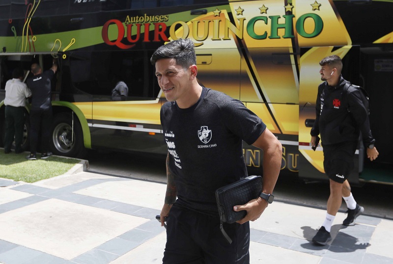 Cano, no desembarque do Vasco na Bolívia (Foto: Rafael Ribeiro/Vasco)