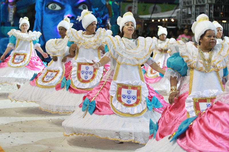 Ala das baianas da Imperatriz do Forte no Carnaval de Vitória 2020 (Foto: Kadidja Fernandes/ AT/ 16/02/2020)