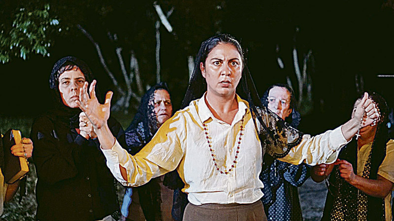 No terror “Cemitério das Almas Perdidas”, Clarissa faz o papel de uma beata (Foto: Divulgação)