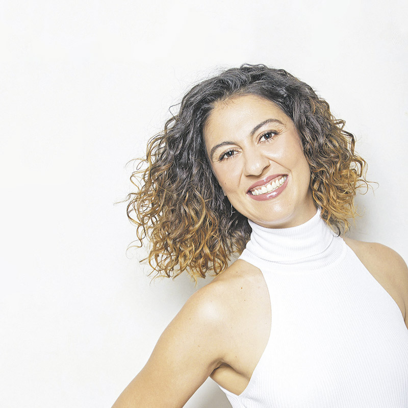 “Vingança só traz amargura”, diz a atriz Clarissa Pinheiro Tribuna