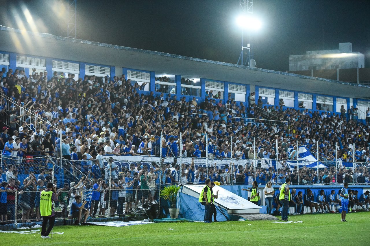 Estádio Salvador Costa lotado para o jogo do Vitória contra o Figueirense (Foto: Beto Morais/AT)
