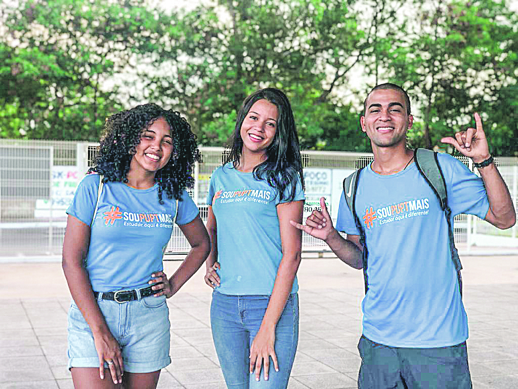Beatriz da Conceição, Dienny Kelis Meireles e Wallace Alves fizeram cursinho e garantiram suas vagas na Ufes (Foto: Divulgação/PuptMais Serra)