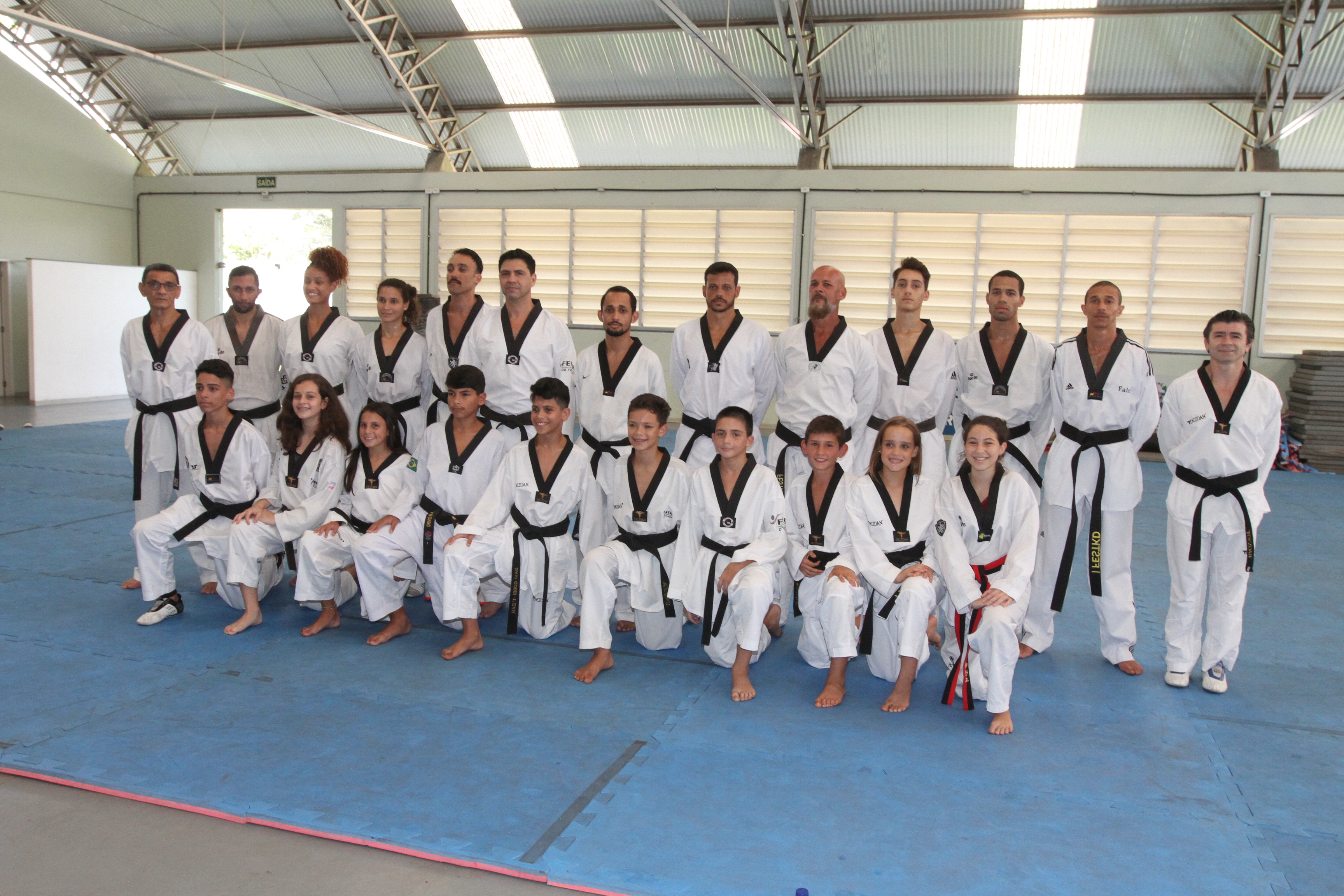 Delegação capixaba que vai participar do Grand Slam de Taekwondo (Foto: Antônio Moreira)