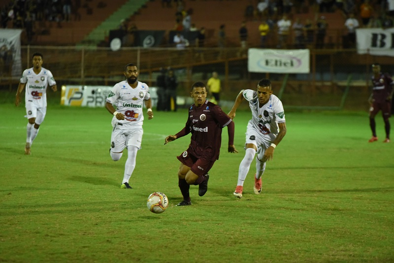 Dodô foi um dos destaques do clássico (Foto: Beto Morais/A Tribuna)