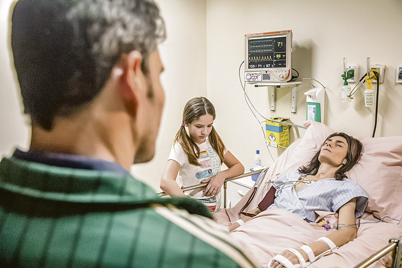 Em “Amor de Mãe”, Arieta acorda do coma e não aceita perder o marido (Foto: Divulgação / TV Globo)
