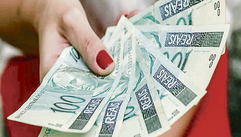 Dinheiro na mão para investir (Foto: Divulgação)