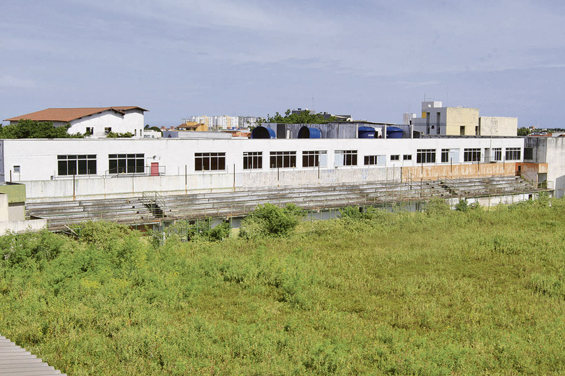 Estádio é um dos imóveis que pertencem à Associação de Moradores do Parque Residencial Laranjeiras (Foto: Dayana Souza / AT)