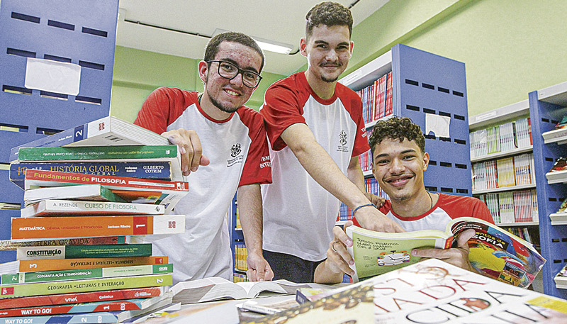 Os alunos João Cayres, Carlos Sampaio e Higor Dias vão disputar as vagas (Foto: Beto Morais / AT)