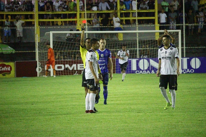 Vitória aproveitou a expulsão de Boca para vencer no Sumaré (Foto: Vitor Nicchio/Vitória FC)