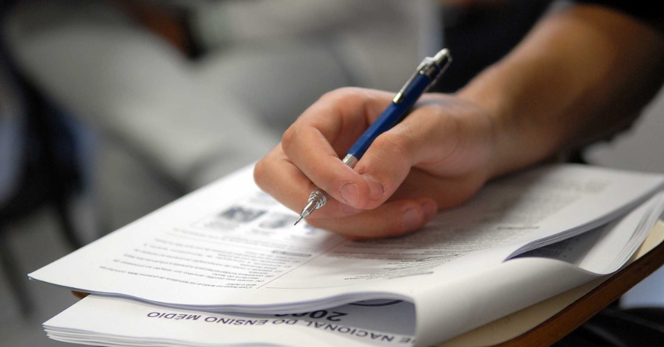 Para se inscrever no programa, os candidatos não podem zerar na prova de redação e precisam alcançar uma média aritmética das provas do exame igual ou superior a 450 pontos (Foto: Divulgação)