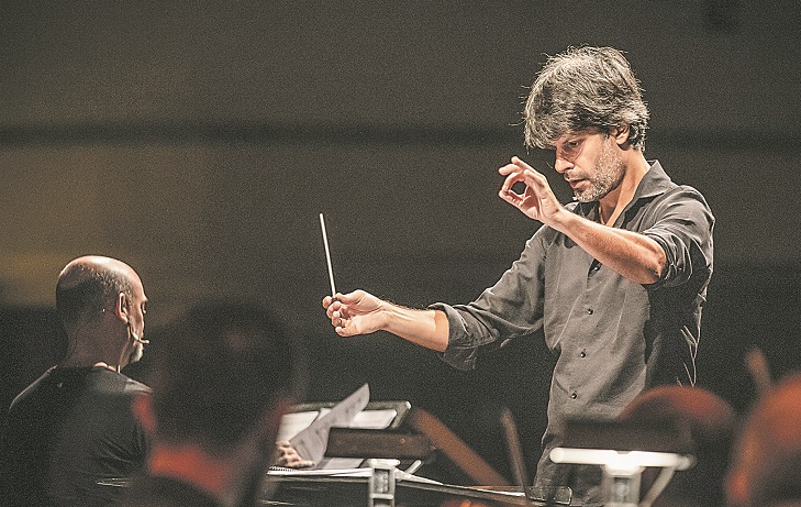 O maestro carioca Felipe Prazeres regerá o concerto no Sesc Glória (Foto: Divulgação)