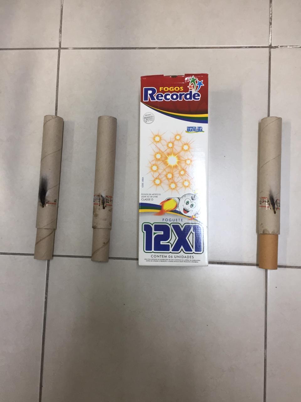 Fogos usados para atacar carro oficial do deputado Lorenzo Pazolini (Foto: Divulgação)