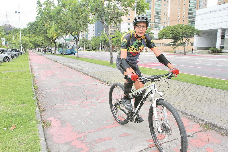Cicloativista, Célio da Penha, de 53 anos, se animou com o anúncio das prefeituras. “Percebemos boa vontade”, disse (Foto: Leone Iglesias/ AT)