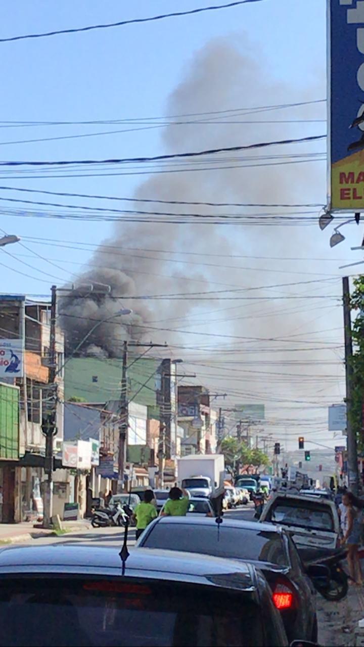 Queda da aeronave gerou uma nuvem de fumaça em Guarapari (Foto: WhatsApp)