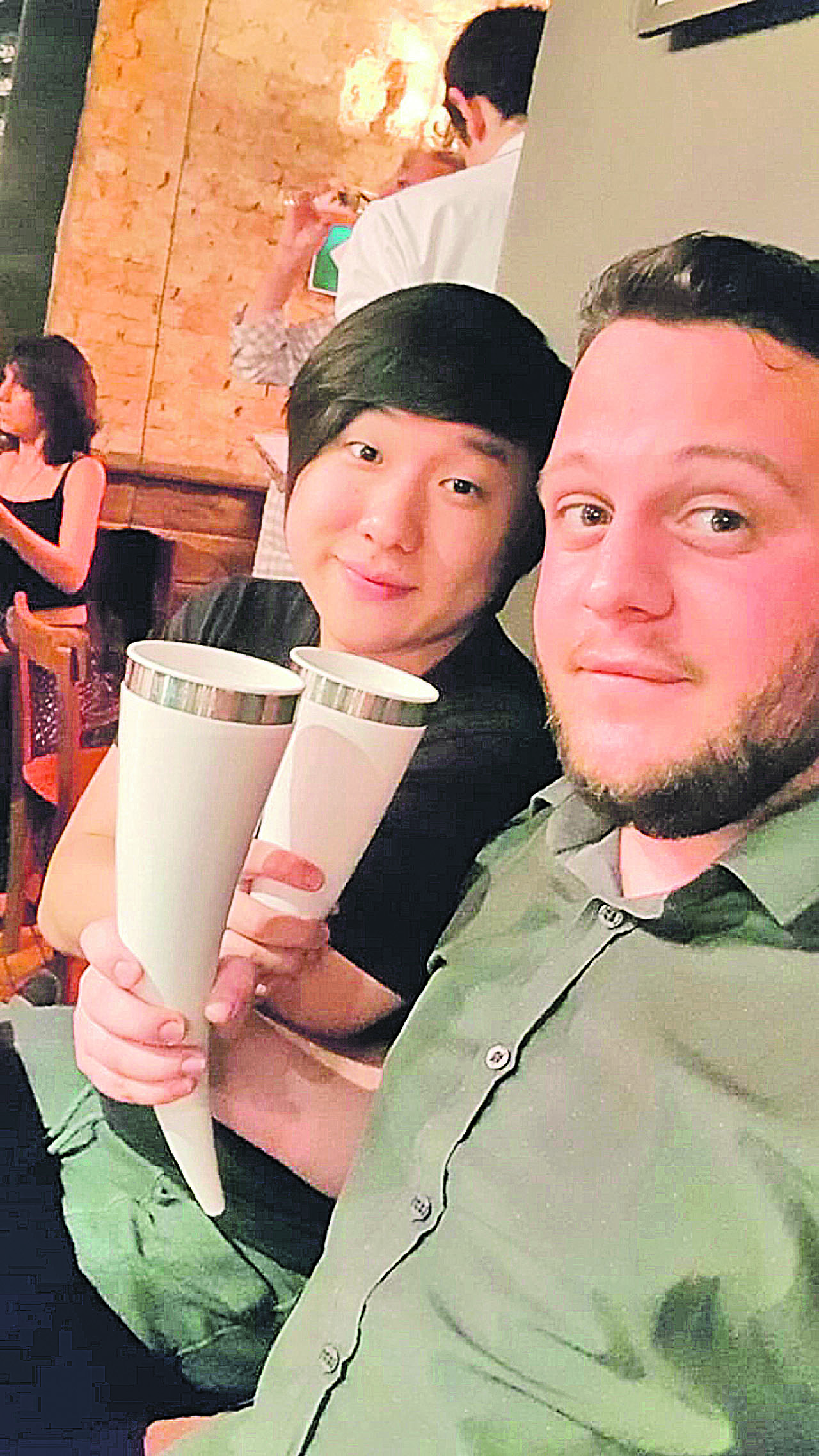 O professor de hipnose Talles Lennin ao lado do amigo e BBB Pyong Lee (Foto: Acervo Pessoal)