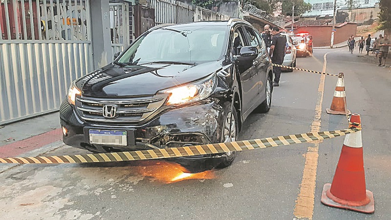 Veículo onde estava a vítima (Foto: Anny Freire)