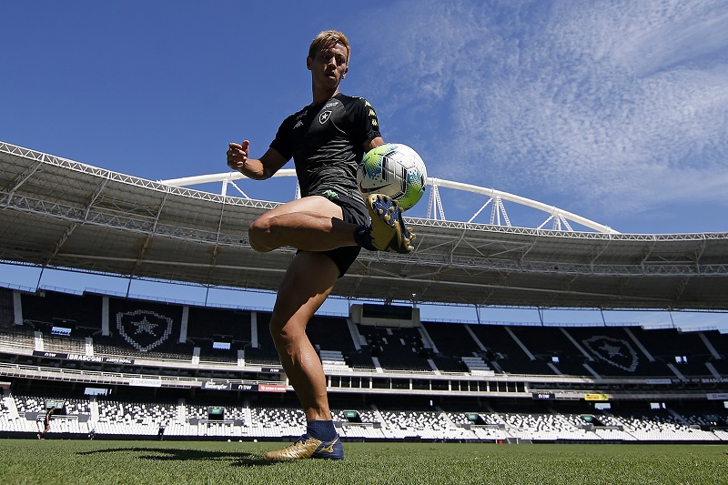 Honda terá que esperar mais para estrear pelo Botafogo (Foto: Vitor Silva/Botafogo)