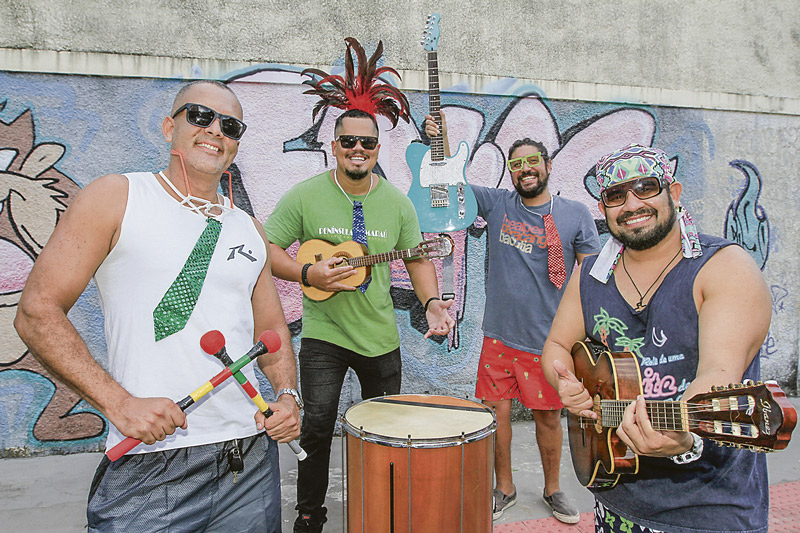 Integrantes do bloco “Te Pego Lá Fora”, que vai se apresentar domingo, em Jardim Camburi, das 15 às 19 horas (Foto: Dayana Souza / AT)