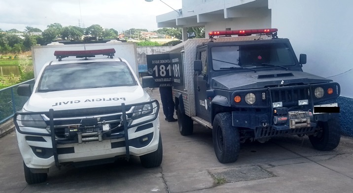 Polícia esteve no local. Corpo foi recolhido e encaminhado a Vitória. (Foto: Cássio de Souza)