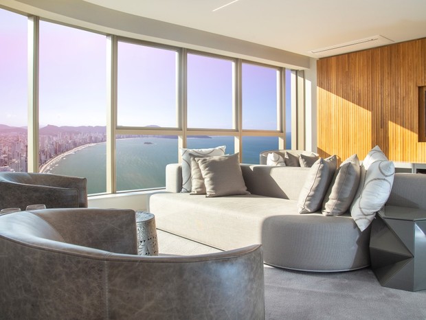 Sala de um dos apartamentos. (Foto: Divulgação)
