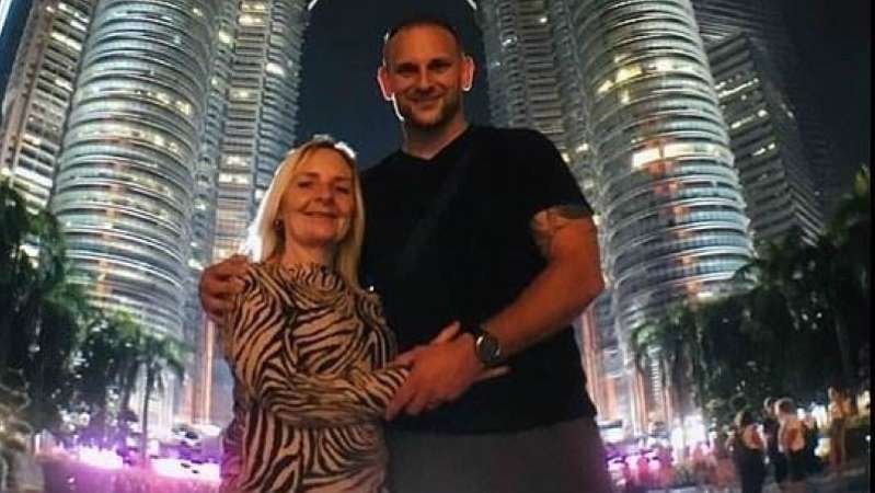 O casal Julie e Paul (Foto: Reprodução/ Facebook)