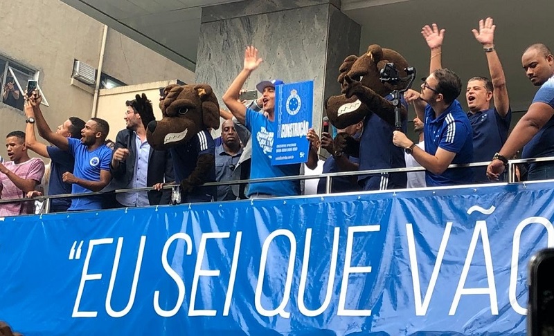 Marcelo Moreno está de volta ao Cruzeiro e foi apresentado para a torcida (Foto: Divulgação/Cruzeiro)