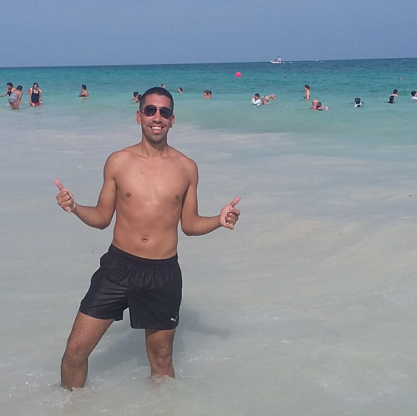 Marcelo Pagliaccio tinha 32 anos. Ele curtia as férias dos sonhos com os amigos em Florianópolis (SC). (Foto: Reprodução Facebook)