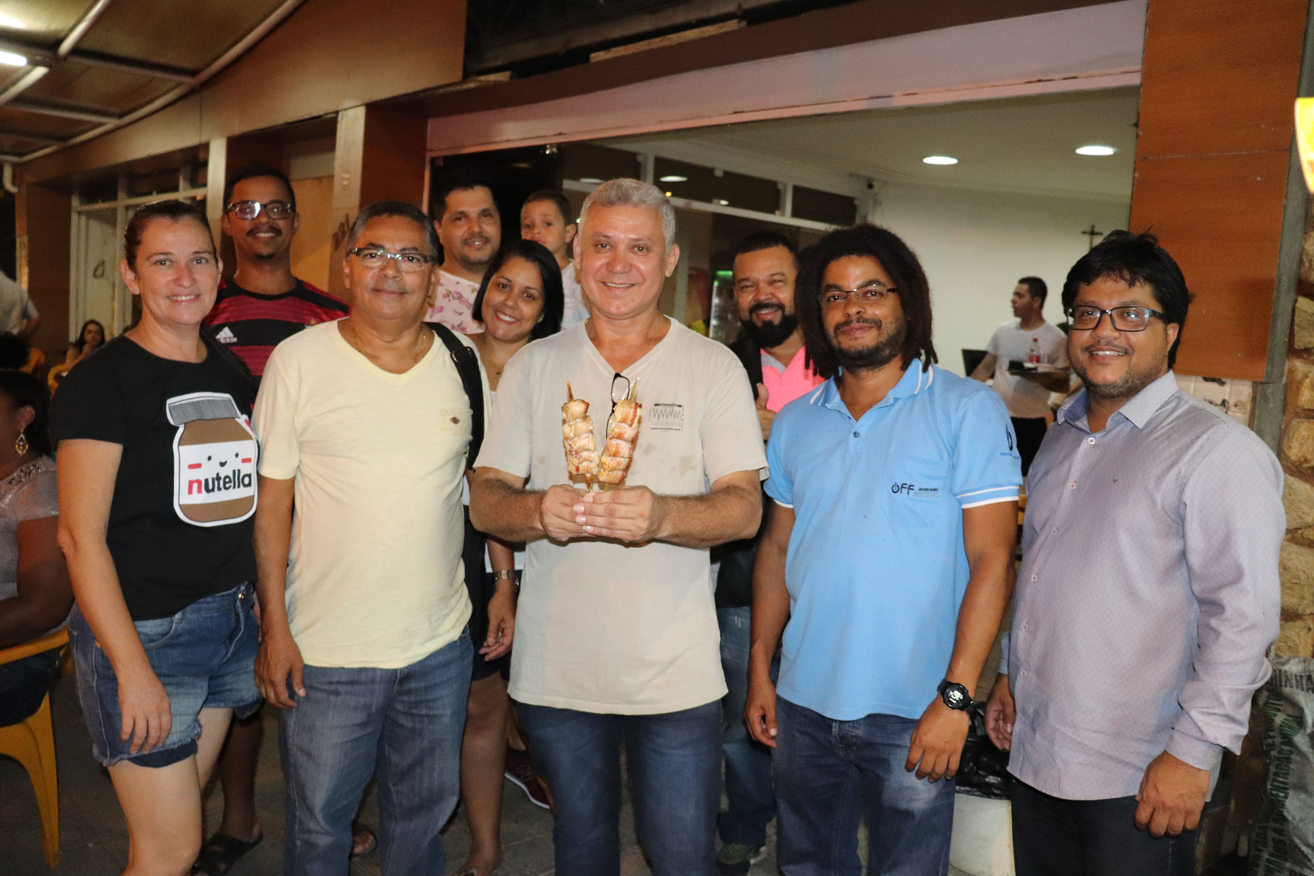 Um grupo de moradores começou uma mobilização para ajudar o dono de uma tradicional churrascaria de Cachoeiro de Itapemirim (Foto: Alessandro de Paula)