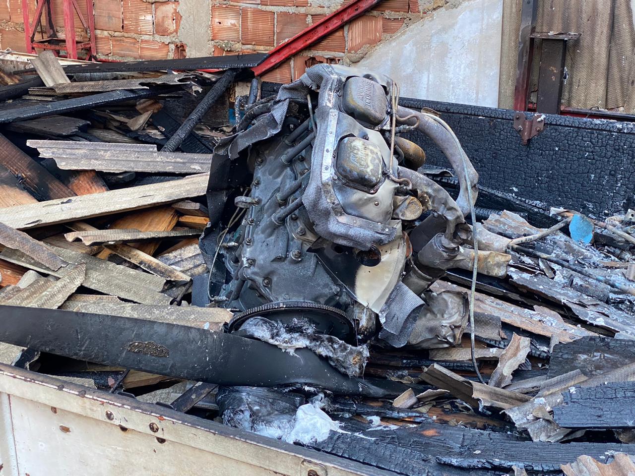 Motor da aeronave que caiu em Guarapari (Foto: Ascom/CBMES)